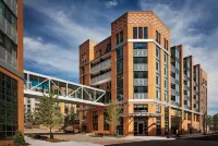 Luxury Amenities and Outdoor Swimming Pool - Elegant Arlington Haven