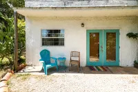 Stunning Getaway - Winery Tours, Wildlife Watching, Sailing