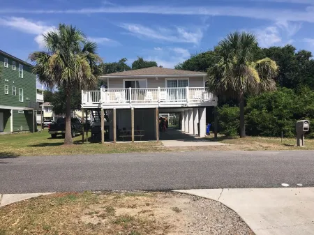 Captain Jack's 3BR/3BA 50 ft From Beach Sleeps 9