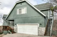 Multi-level home with pool table, AC, fireplaces, balcony & gorgeous views