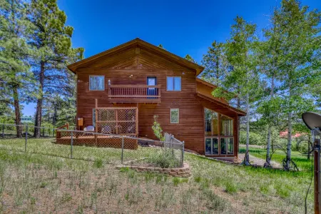 Stunning Mountain Views and Cozy Fireplace - Elegant Colorado Escape