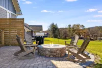 Hot Tub and Gas Fire Pit - Stunning Mountain Getaway