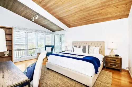 Ocean Views and Outdoor Spa - Beautiful Coastal Retreat