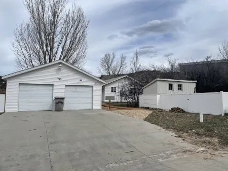 Cozy Cottage with Fenced Yard and BBQ - Inviting Family Retreat