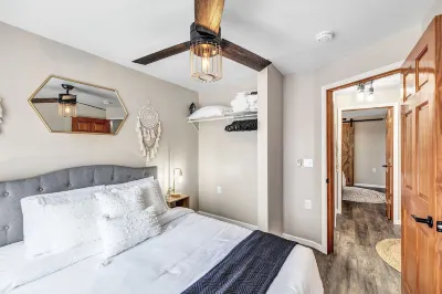 Close to Von Stiehl Winery and Minutes to Beach - Stylish Escape