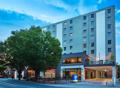 Graduate by Hilton Charlottesville Hotel di Charlottesville