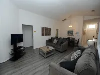 Private Pool and Modern Elegance - Spacious Family Sanctuary