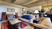 Cozy Retreat - Hot Tub, WiFi, Ski-in/out, Fireplace فنادق في Snowmass Village