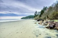 Spacious Living Area and Kitchenette Amenities - Charming Retreat Hotels in Tillamook