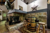 Secluded Retreat - Screened HotTub, Resort Pools, Fast WiFi Hotels in Cosby
