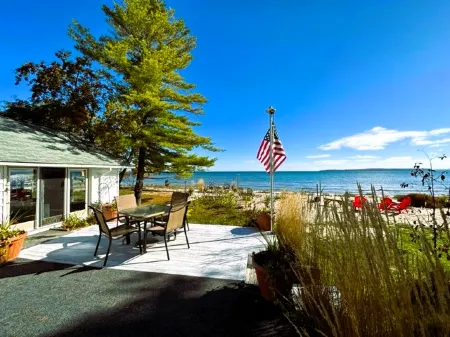 Sandy Beach Frontage and Scenic Views - Stylish Waterfront Retreat