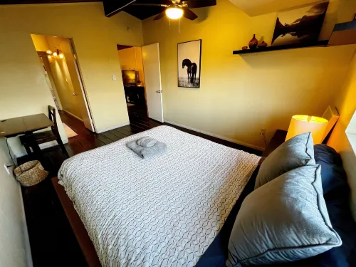 Sunset Haven: Lakeside Charm in Ocean Beach