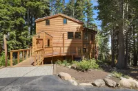 Snowshoe Cabin 3 Decks, BBQ & Hot Tub!