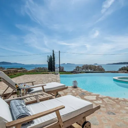 Beautiful Villa Near Sea in Peloponnese