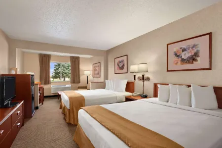 Baymont by Wyndham Golden/Red Rocks Отели рядом с достопримечательностью «Green Mountain»