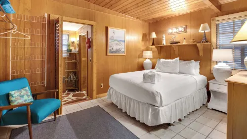 Vintage Waves Hotels in Laguna Beach