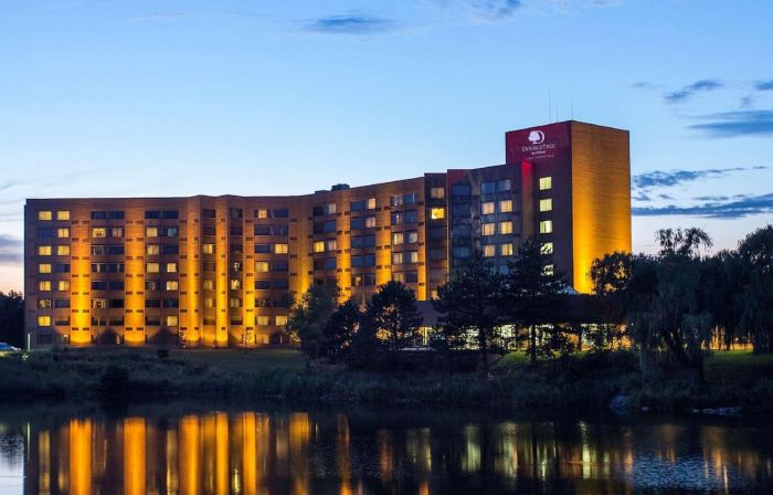 DoubleTree by Hilton Lisle Naperville