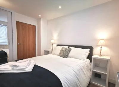 Seaside Apartment in the Heart of East Wittering Village Hôtels à : 