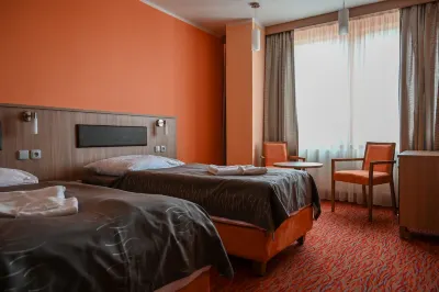 Hotel Opera Hotels in Јаромјержице на Рокитни