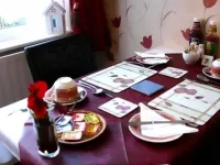 The Lyndsay Guest House - breakfast