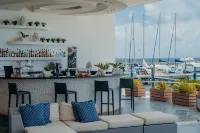 The Bannister Hotel & Yacht Club - bar