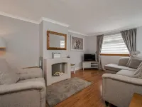 Centrally Situated 1 Bedroom House in Cumbernauld Hotels in Cumbernauld