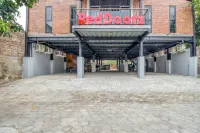 RedDoorz Syariah @ Babadan Baru Jakal Các khách sạn ở Depok