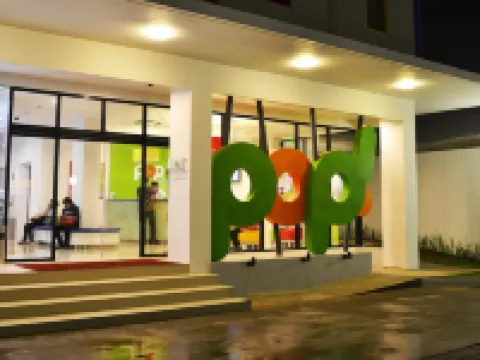 Pop! Hotel Tebet Jakarta Hotels near Cawang Station