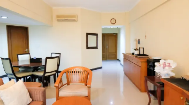 Extra Spacious And Homey 2Br At Kondominium Puncak Marina Apartment Hotel di Sidosermo