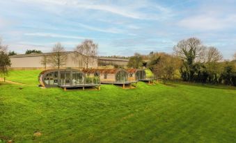 Unique 1 Bedroom Eco-Retreat in Old Chalford!