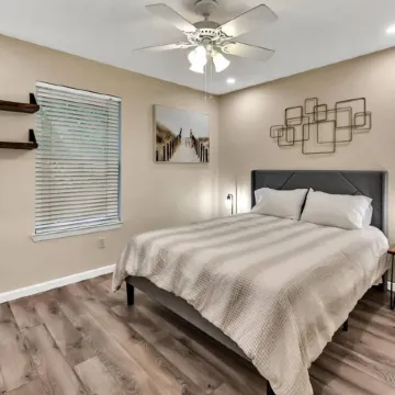 New Cozy Retreat Located 15 Minutes to Waco