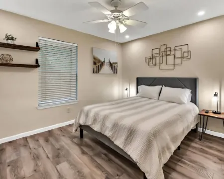 New Cozy Retreat Located 15 Minutes to Waco Hotels in Hewitt