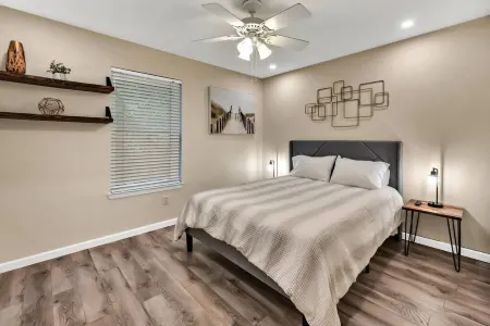 New Cozy Retreat Located 15 Minutes to Waco