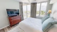 Silver Beach 506 is a Gorgeous Gulf Front 4 Br with Free Beach Service - Sleeps 8 by RedAwning - Bintang 4