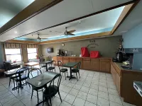 Super 8 by Wyndham Hampshire IL - breakfast