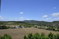 Hotellerie de l'Esplanade Hotels in Rians