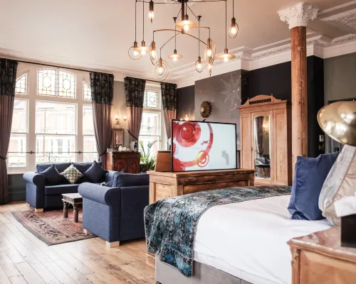 Half Moon Hotels near Dulwich