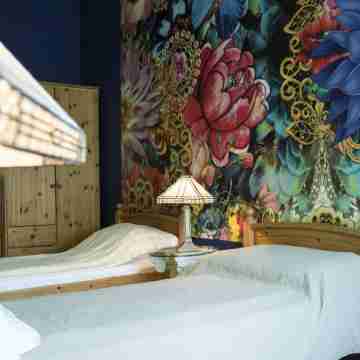 Vibrant 3 Bedroom Apartment in the Pulsing Heart of Budapest Rooms