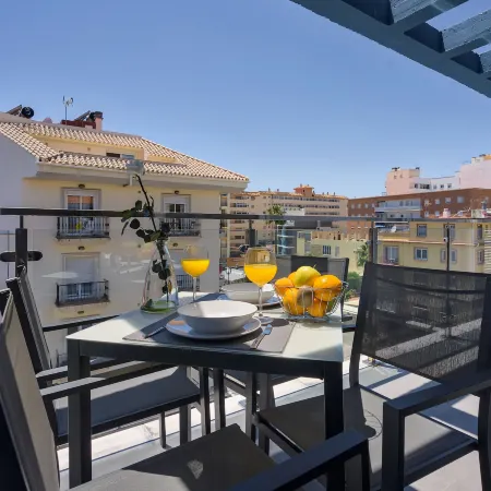 Sur Suites la Dorada, Centricos Soleados a Pocos Metros de la Playa y Con Parking Opcional