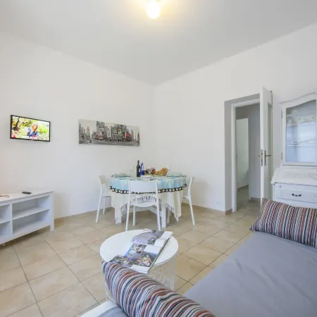 Casa Al Caprifoglio 600m from Beach - Happy Rentals Отели в г. Испра