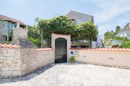 Apartments Nataša Hotels in Supetar