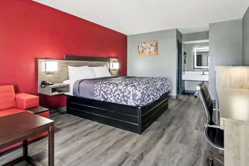 Econo Lodge Kennett - parking