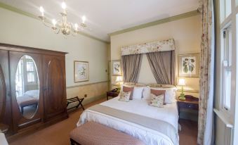 Hacklewood Hill Country House