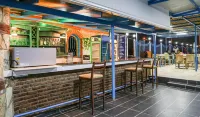 Sunset Village - bar