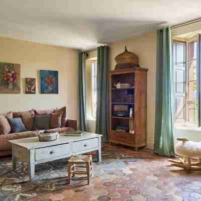 Château Saint Roux Rooms