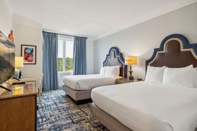 DMR Double Queen Dollywood's DreamMore Resort Photo