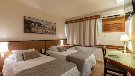 Hotel Bella Italia Отели рядом с достопримечательностью «Igreja São Paulo Apóstolo»