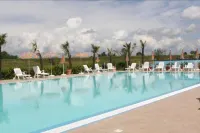 Country House Country Club - Infinity Pools