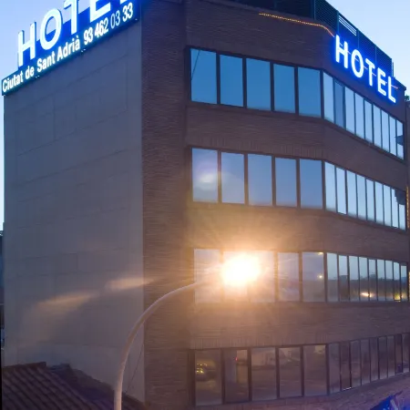 Hotel Ciutat de Sant Adria Отели рядом с достопримечательностью «Ноу-Баррис»