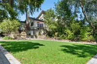 Cinnamon Bear Creekside Inn Hotels in Sonoma